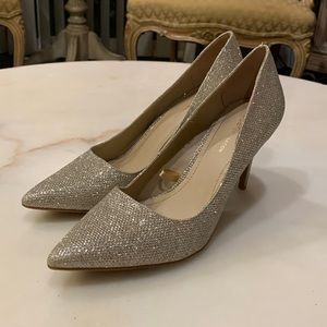 BCBGeneration Gold
Glitter Pump Heels PL-GALLAH Size 8.5 M Heel Height 3.5”